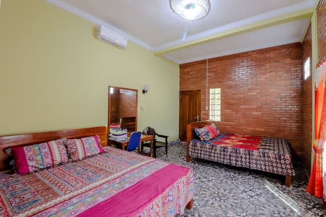 Deluxe Family Room