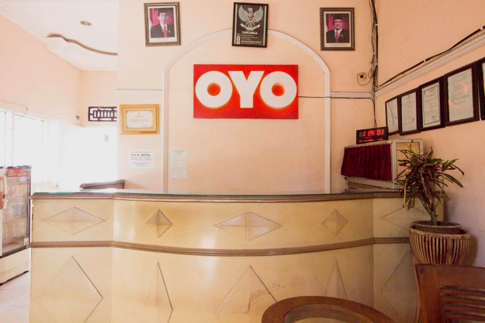 OYO 3024 Hotel Kebon Manis3