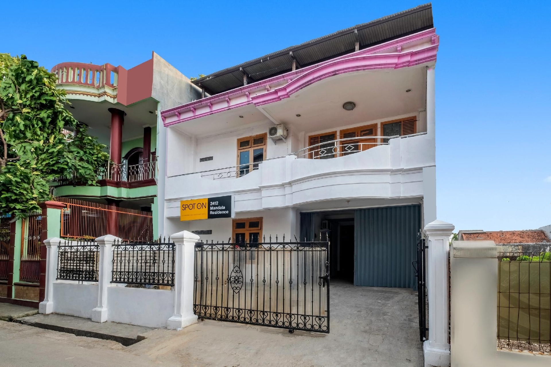 OYO Life 2412 Mandala Residence0
