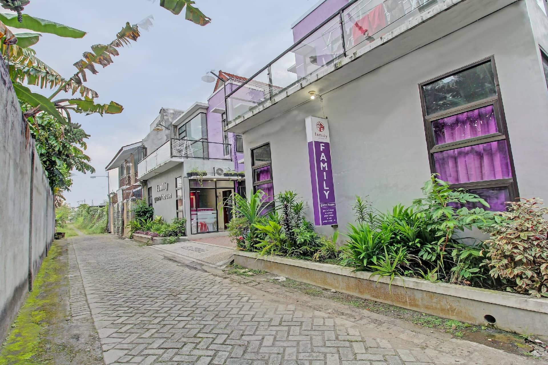 Super OYO 91202 Family Guest House Syariah Super OYO 91202 Family Guest House Syariah