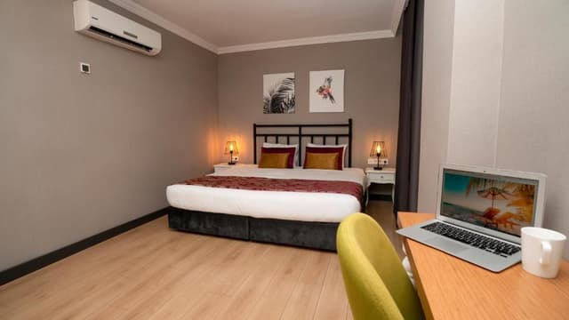 Deluxe Family Room
