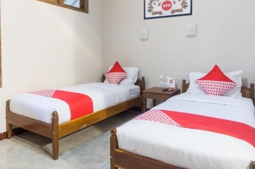 Super OYO 942 Srikandi Hotel1