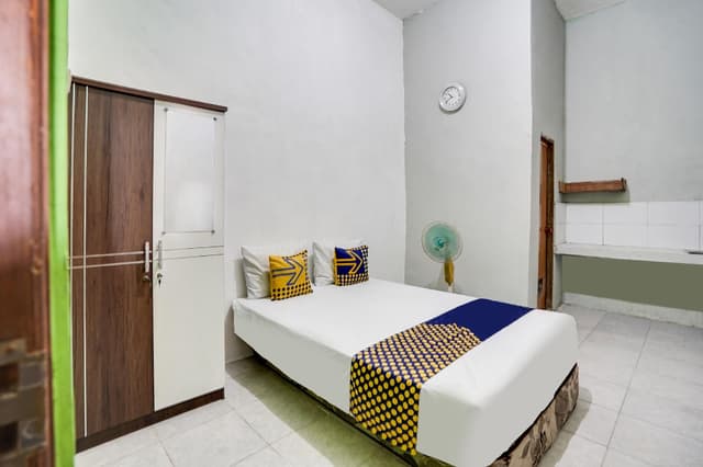 SPOT ON Room without Air Conditioning
