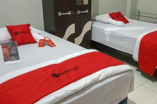 RedDoorz @ Hotel Yaki Mamuju3