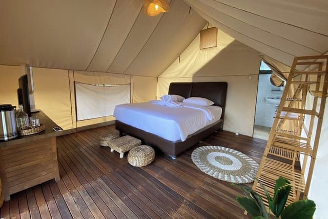 Couple Glamping