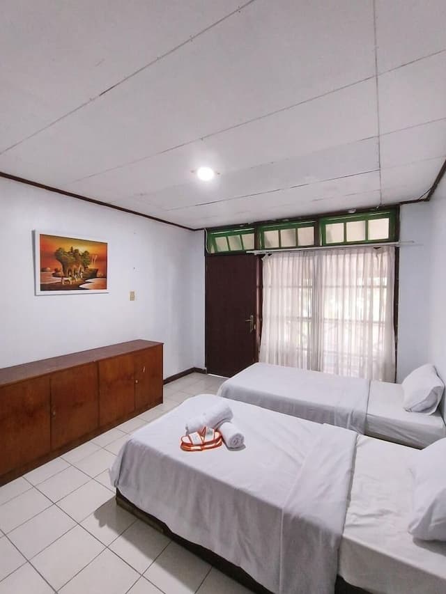 Standard Twin Room
