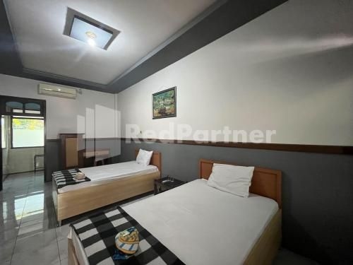 โรงแรมเดวี ใกล้กอร์ เมอร์เดกา จอมบัง มิตรา เรดดอร์ซ (Hotel Dewi near GOR Merdeka Jombang Mitra RedDoorz)4