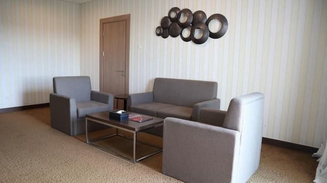 Royal Suite, Connecting Rooms