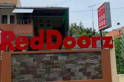 RedDoorz Syariah near Kawasan Simpang Lima Pati0