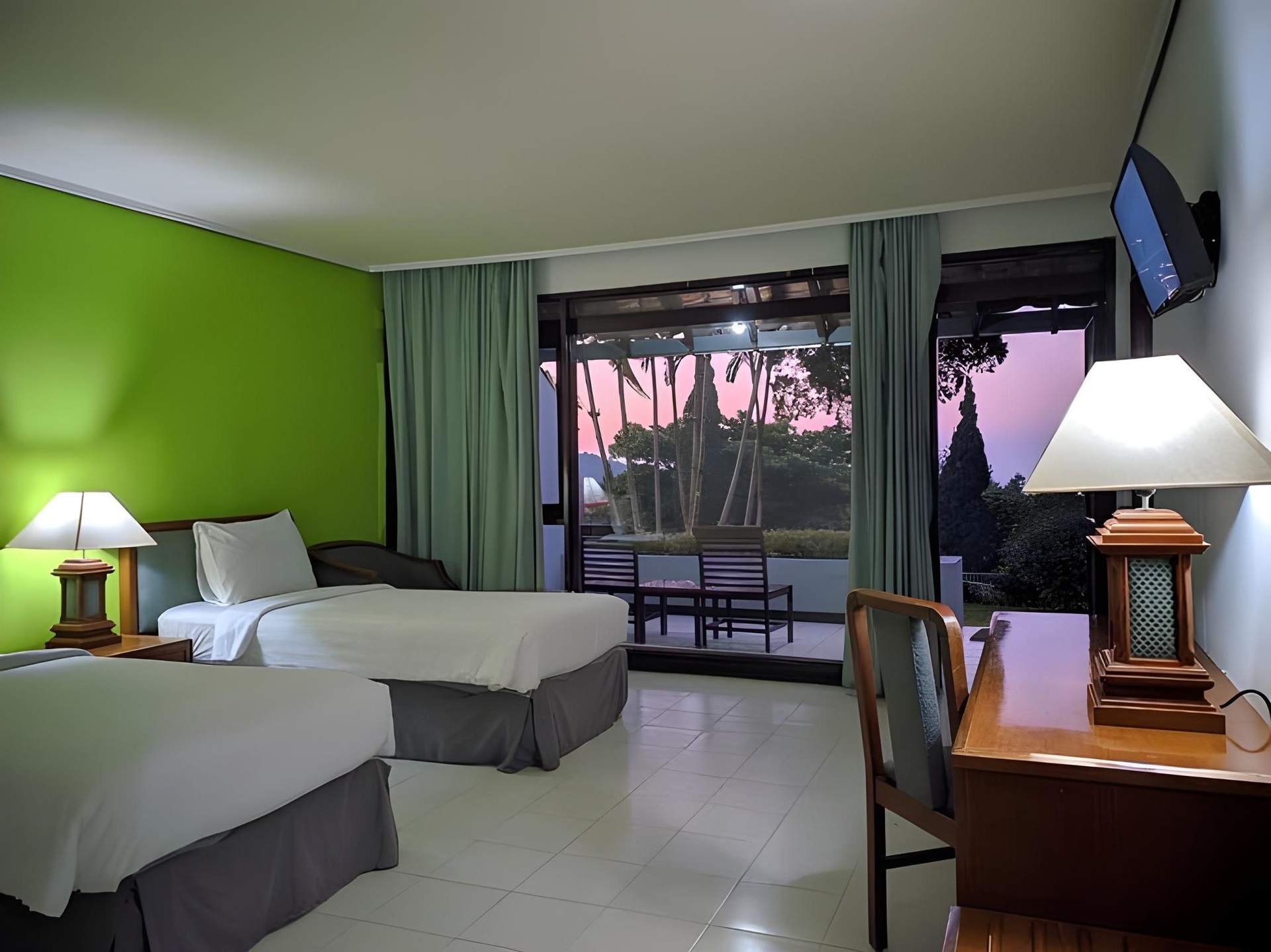 Grand Whiz Hotel Bromo1