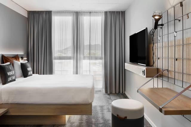 Moxy Sleeper, Guest room, 1 Queen