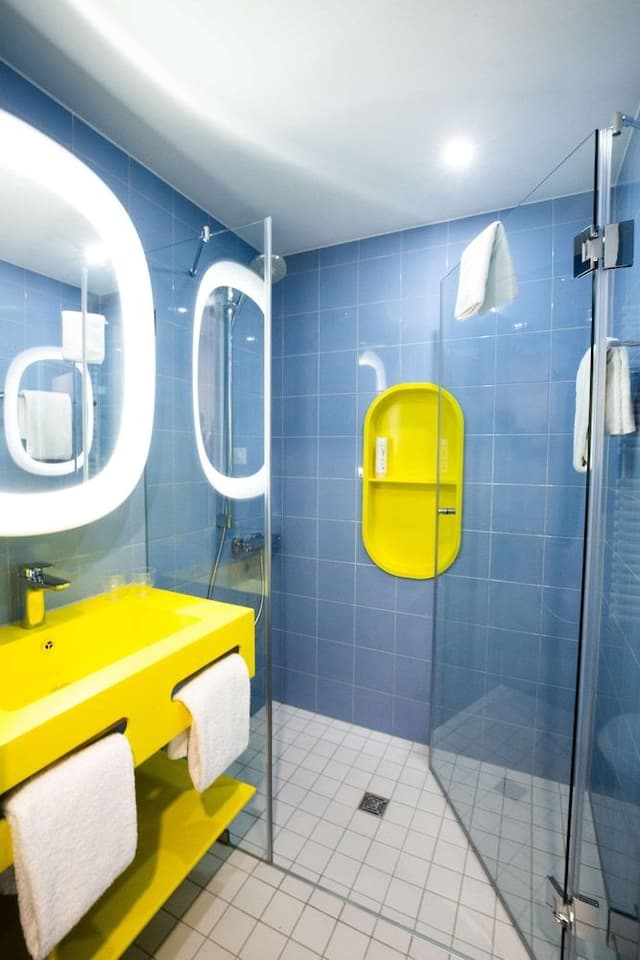 Design Room, Non Smoking