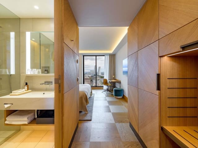 Deluxe Room, 1 King Bed