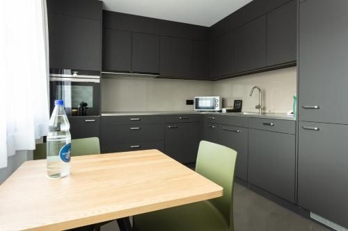 อีเอ็มเอ เฮาส์ เซอร์วิซ อพาร์ตเมนต์ ซูพีเรียร์ ดาวน์ทาวน์ (EMA House Serviced Apartments Superior Downtown)1