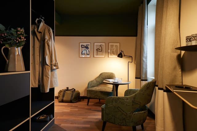 Deluxe Studio