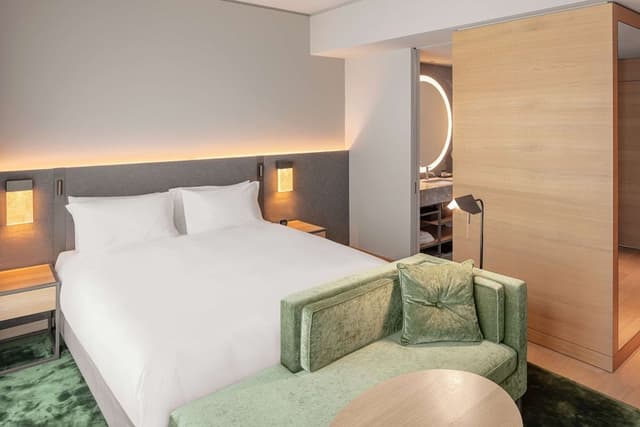 Club Room, 1 King Bed