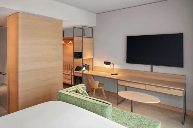 Club Room, 1 King Bed