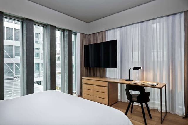 Club Room, 1 King Bed