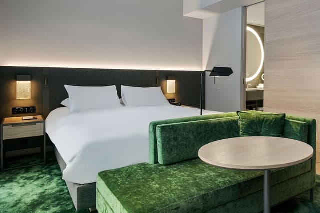 Club Room, 1 King Bed
