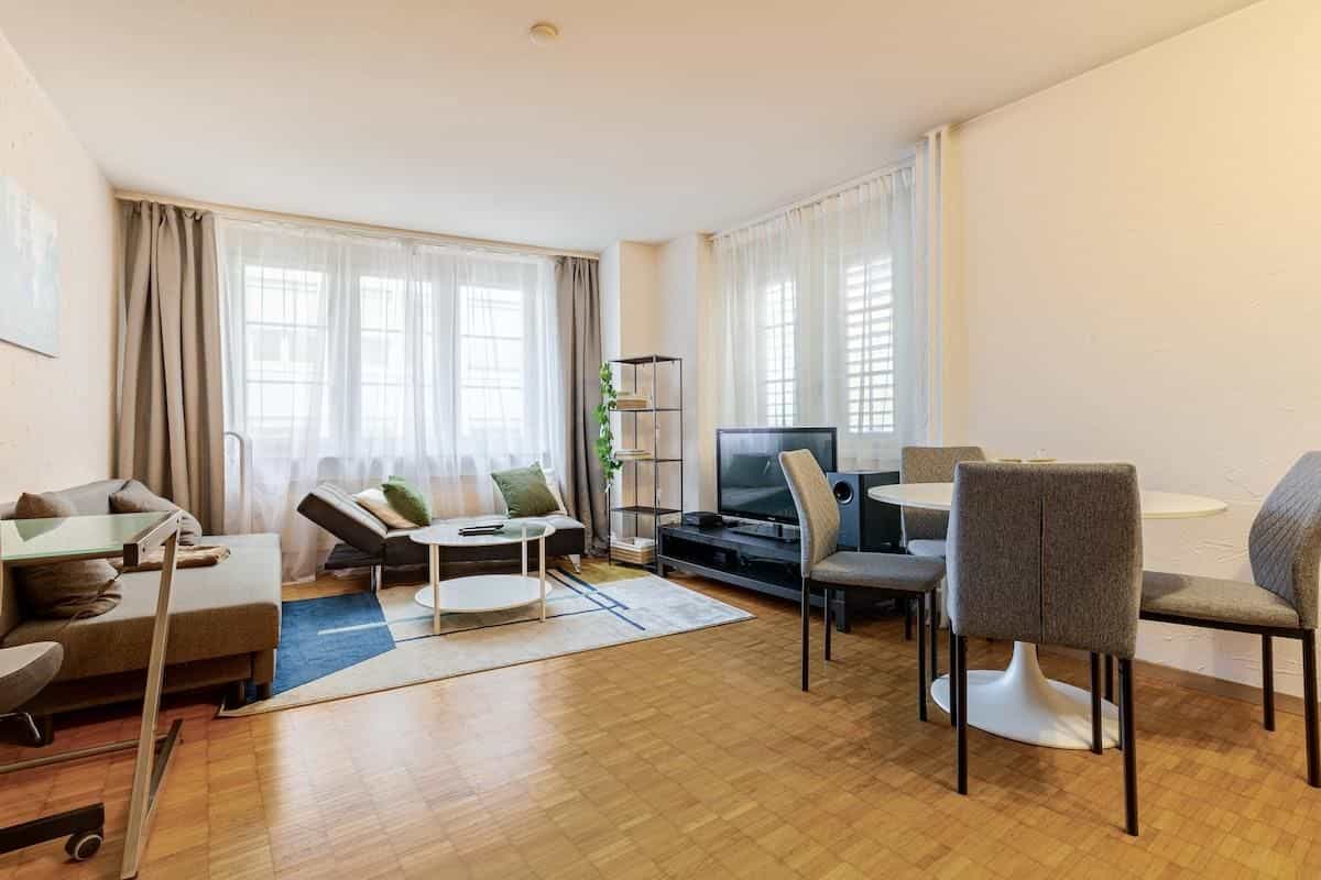 City Center Apt 5 mins walk to Zuich Train Station City Center Apt 5 mins walk to Zuich Train Station