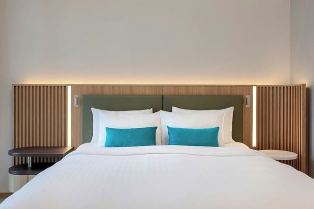 Deluxe Room, 1 King Bed, Non Smoking, City View