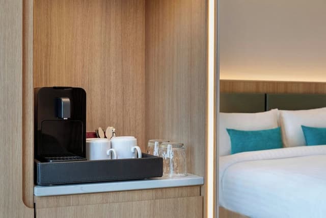 Deluxe Room, 1 King Bed, Non Smoking, City View