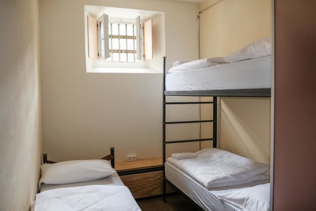 Shared Dormitory, Women only