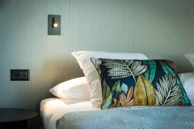 Room, Lake View
