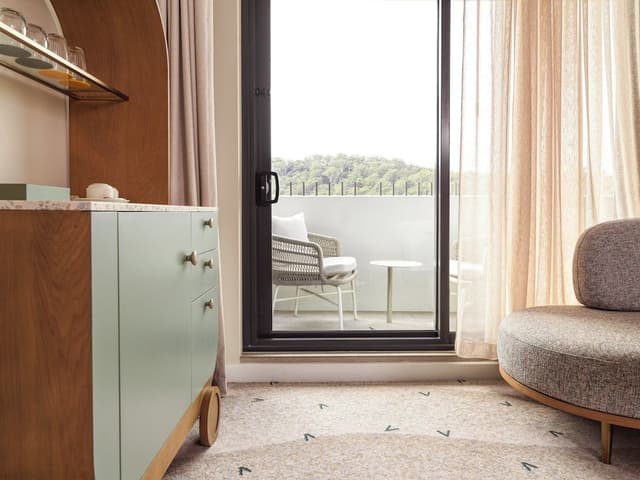 Premium Room, 1 King Bed, Balcony