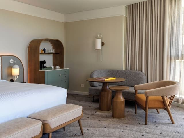 Suite, 1 King Bed, Balcony, City View