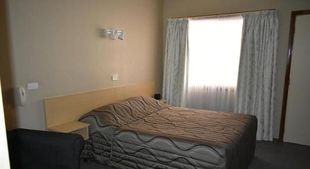 Economy Room, Garden View