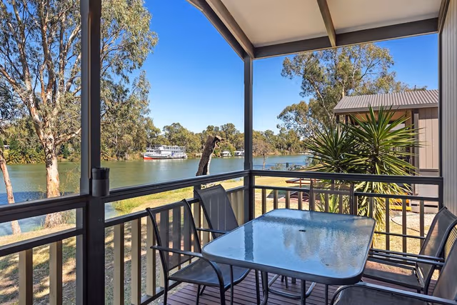 Deluxe 3 Bedroom Waterfront Cabin