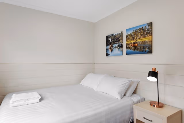 Superior 2 Bedroom Cabin Sleeps 4 - Pet Friendly
