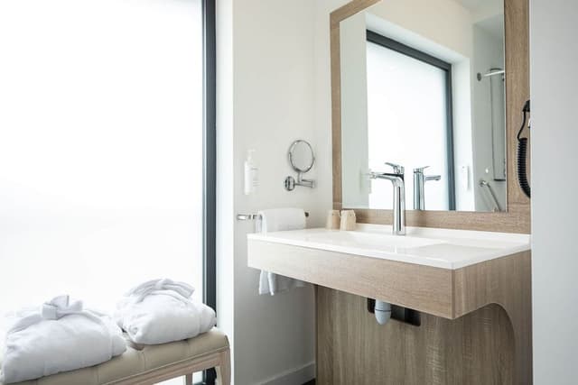 Double Superior Room with Balcony - Pond View