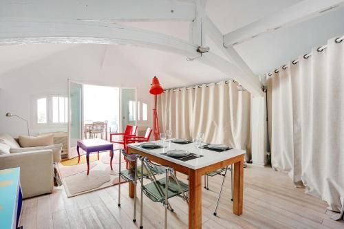 อพาร์ตเมนต์อบอุ่นพร้อมระเบียง - 2 ห้องนอน/4 คน - ราซูบลิก (Cozy apartment & Terrace - 2BR/4P - Republique)1