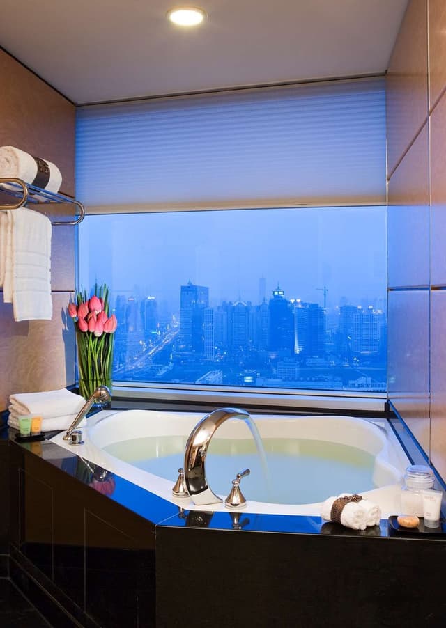 2 TWIN BEDS EXECUTIVE ROOM WITH LOUNGE ACCESS