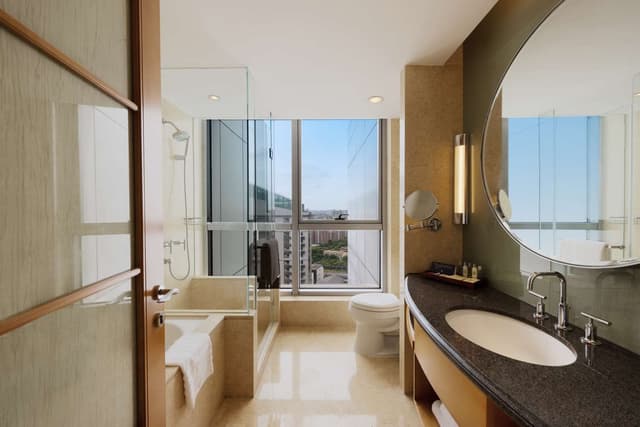 1 KING EXECUTIVE ROOM WITH LOUNGE ACCESS