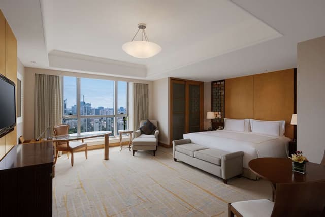 1 KING EXECUTIVE ROOM WITH LOUNGE ACCESS