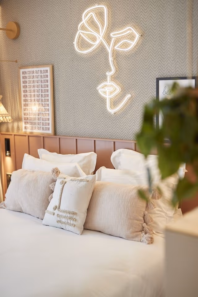 Standard Room, 1 Queen Bed (Classic Room)