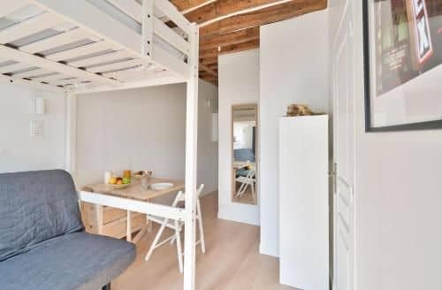 สตูดิโอมีระเบียงขนาดเล็กแสนสวยใจกลางปารีส สตูดิโอมีระเบียงขนาดเล็กแสนสวยใจกลางปารีส
