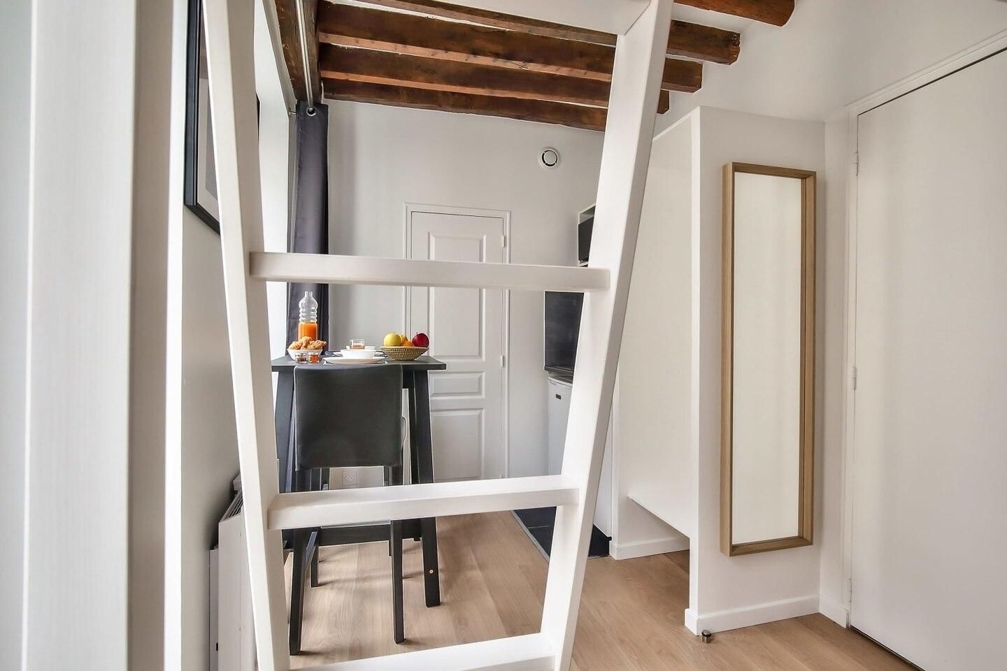 Lovely Mezzanine Studio in the Heart of Paris4