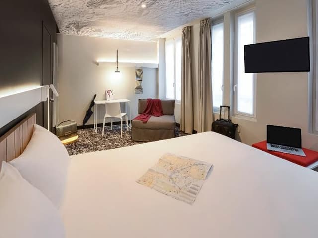 Standard Room with One Double Bed and Twin Beds