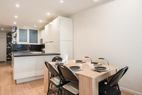 สเปเชียส อพาร์ตเมนต์ - 2 บีดี / 4 พี - บูเลอวาร์ แซ็งต์-แชร์แมง (Spacious apartment-2BD/4P-Boulevard Saint-Germain)2