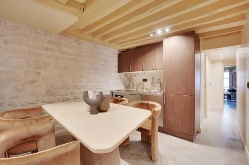 ซับไลม์ ทรี บีดีอาร์ รีโนเวเทด บาย อาร์คิเทค - บง มาร์เช่ (Sublime 3 BDR renovated by architect - Bon Marche)0