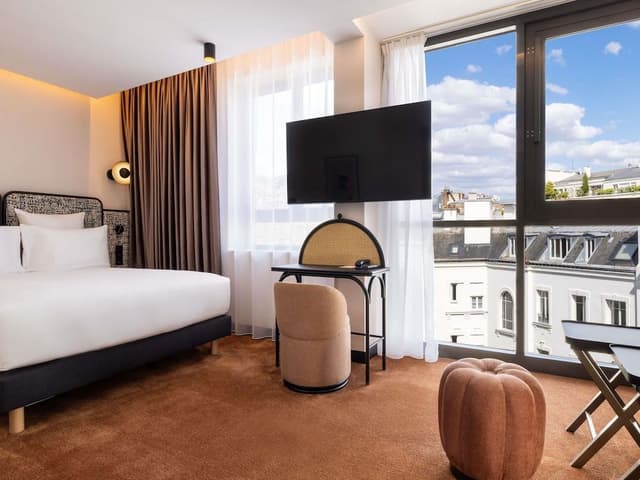 Junior Suite, 1 Queen Bed with Sofa bed