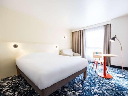 Pop Room with 1 double bed and 1 double sofa bed
