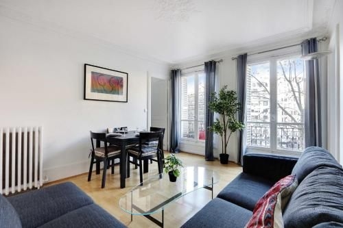 Experience Parisian Lifestyle: 2BR, Porte Maillot4