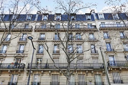 Experience Parisian Lifestyle: 2BR, Porte Maillot0