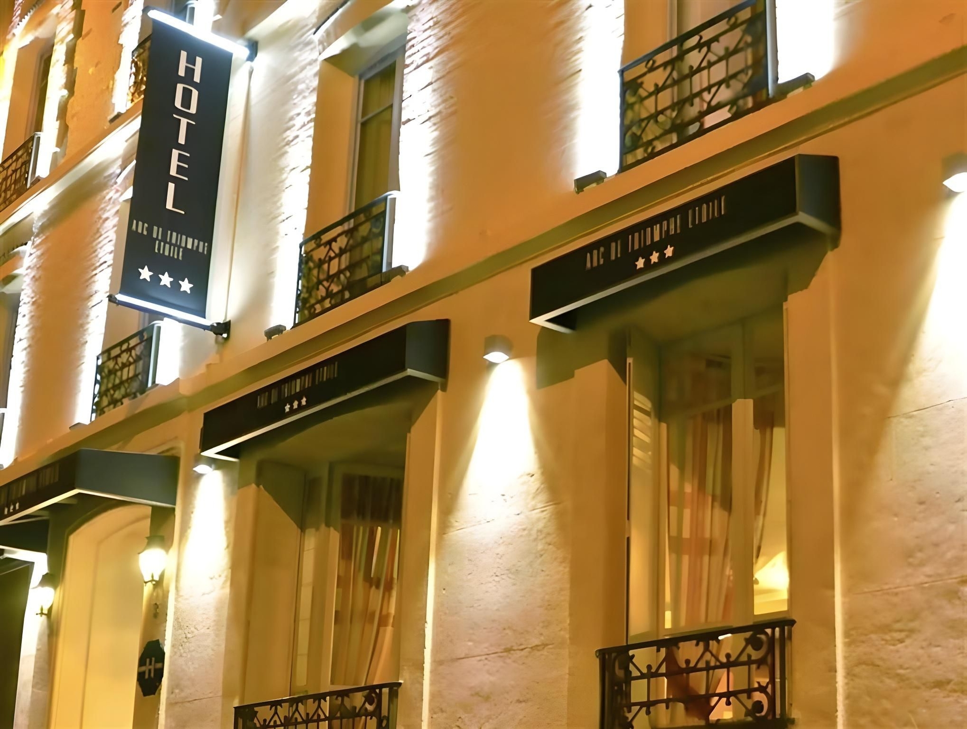 อาร์ค เดอ ไทรออมเฟทัว (Arc De Triomphe Etoile Hotel)0