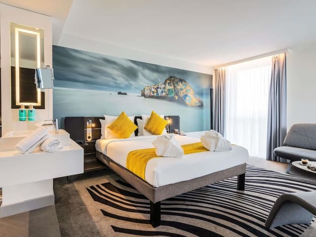 Suite, 1 Queen Bed with Sofa bed